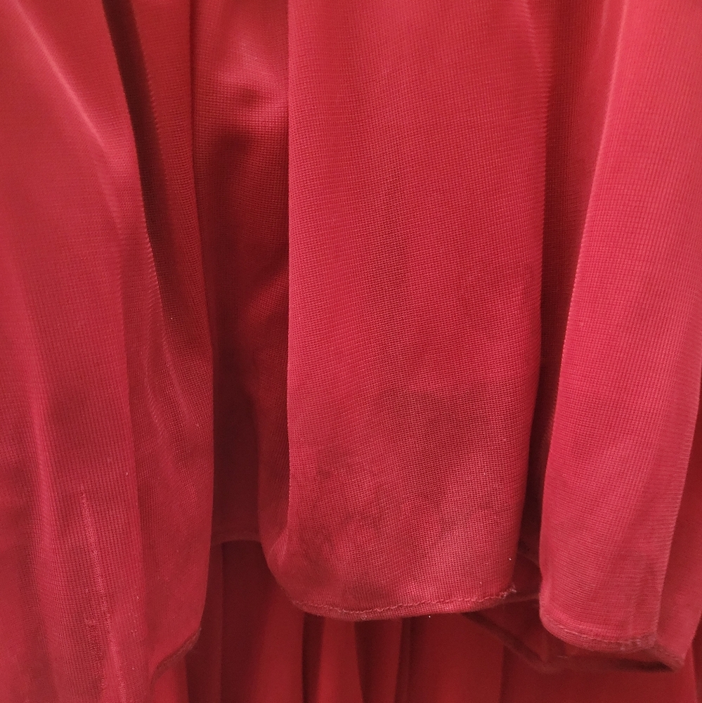 Red formal gown size 12 - Picture 4 of 7